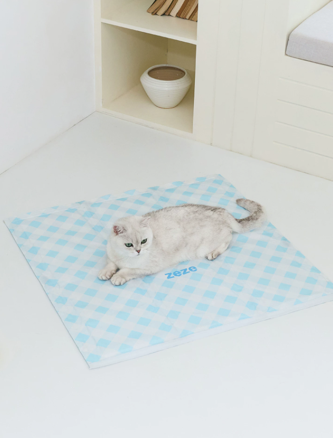 2-in-1 Cooling Tunnel Pet Mat